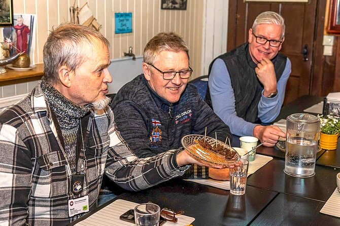 Private Food Walking Tour in Reykjavik - Bæjarins Beztu Pylsur: the lamb hot dog you should not skip