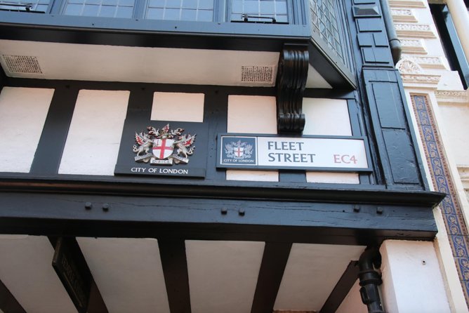Private Group: Historical Pub Walking Tour of London - Black Friar to The Old Bank: two very different pub interiors