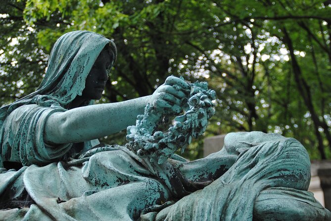 Private Père Lachaise Cemetery Walking Tour - Getting to the meeting point and timing your day