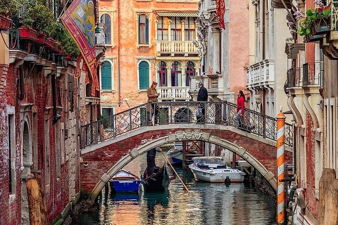 Private Tour: Venice Half-Day Walking Tour - Salute-area plague vows and the only wooden bridge viewpoints