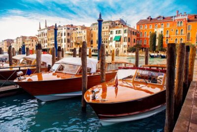 Private Venice 2 hrs Tour: Boat & Walking Tour with food tasting - Where the tour starts in Piazza San Marco area (and why it matters)