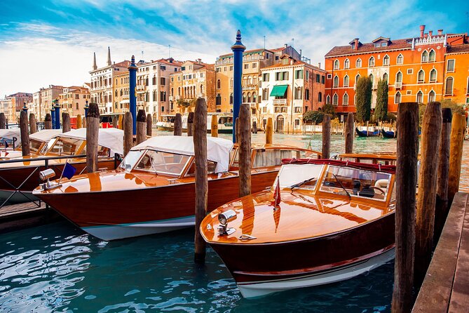 Private Venice 2 hrs Tour: Boat & Walking Tour with food tasting - Where the tour starts in Piazza San Marco area (and why it matters)