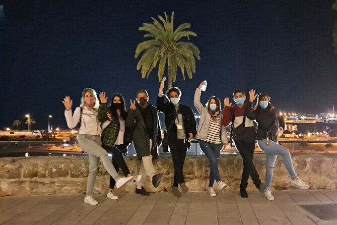 Private walking tour in Palma de Mallorca with local guides. - Palau de l’Almudaina to the Cathedral: royal power to La Catedral del mar