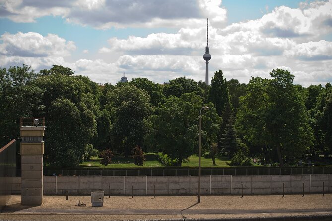 Private Walking Tour: World War 2 and Cold War Sites in Berlin - Hitler’s bunker area and the Reich Air Ministry: Nazi power in surviving shells