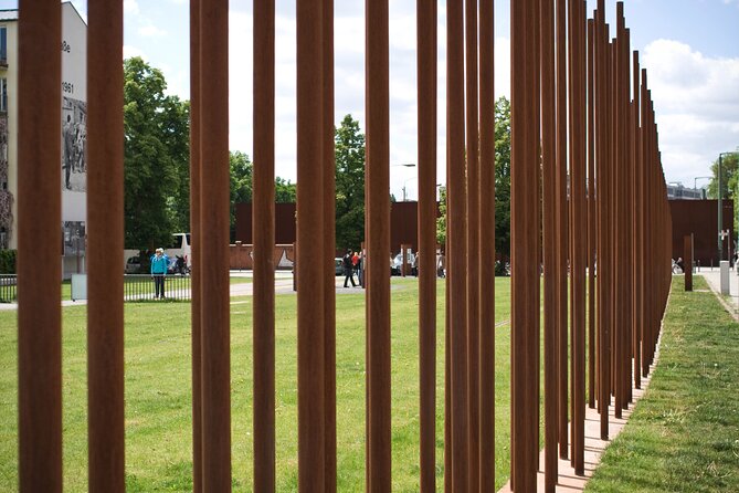 Private Walking Tour: World War 2 and Cold War Sites in Berlin - Checkpoint Charlie and Tränenpalast: the Cold War made personal