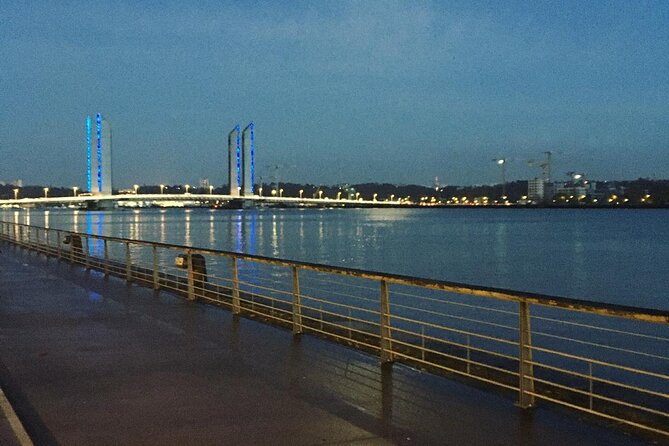 Professional - Bordeaux Wine and Cheese Tasting with a walking tour - Cité du Vin: why seeing it from afar can still be useful