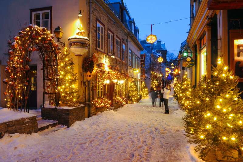 Quebec City: Christmas Magic Walking Tour in Old Quebec - Meeting point on Sainte-Anne Street: how to find the start fast