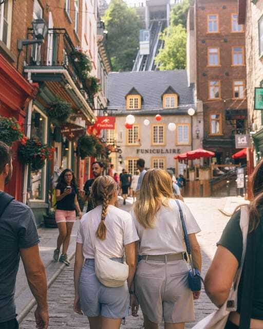Quebec City: Old Quebec Classic Walking Tour with Funicular - The guide factor: why licensed local storytelling boosts the whole trip