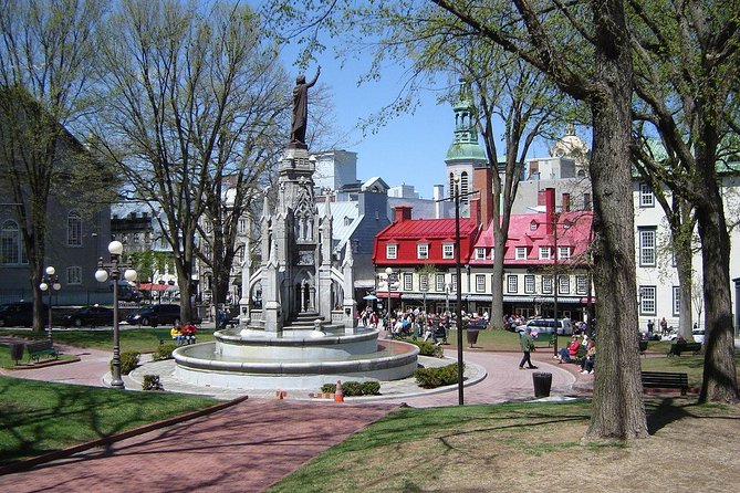 Quebec City Walking Tour - City Square Landmarks at Hôtel de Ville and the Seminary Courtyard
