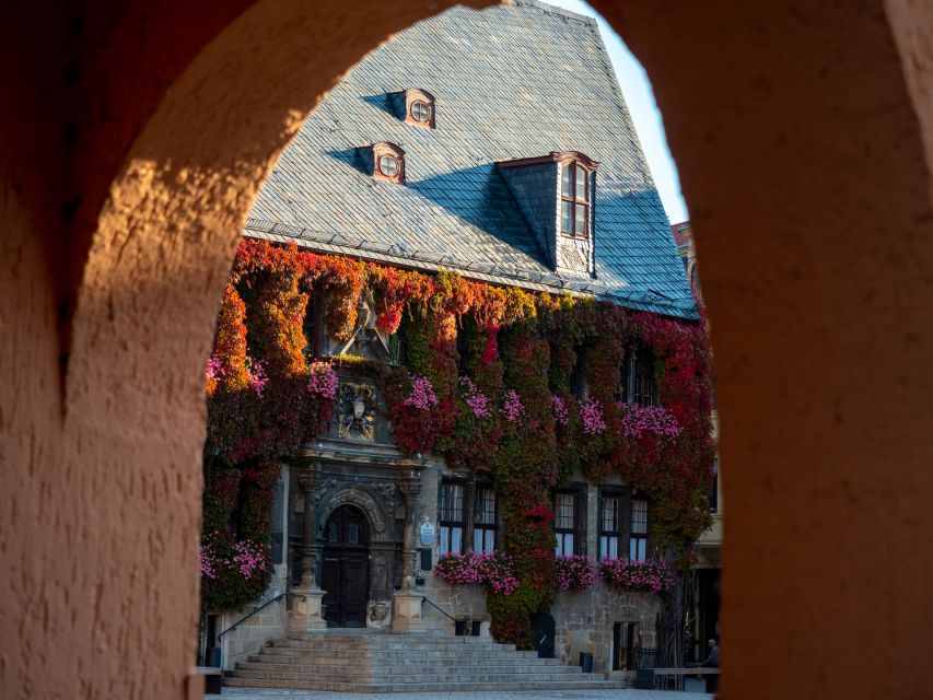 Quedlinburg: Guided City Highlights Walking Tour - Castle Hill and the collegiate church: the rewarding uphill finish