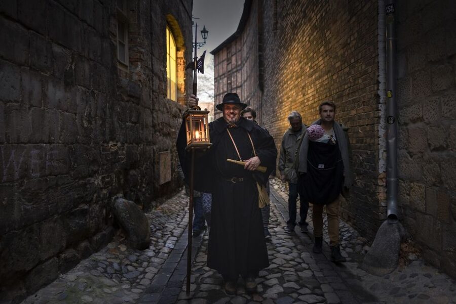 Quedlinburg: Historical Old Town Evening Walking Tour - Quedlinburg After Dark: Why This Evening Tour Works