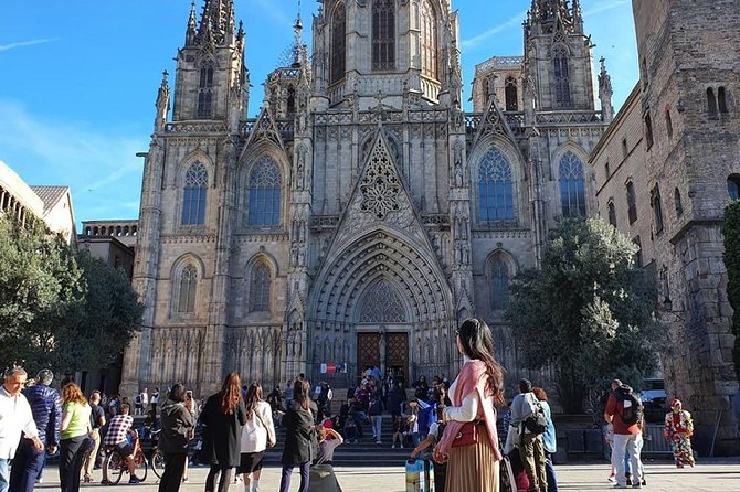 Ramblas, Old Town, Gothic and Gaudi Architecture Walking Tour - Passeig de Gràcia: the Modernist showcase where details matter