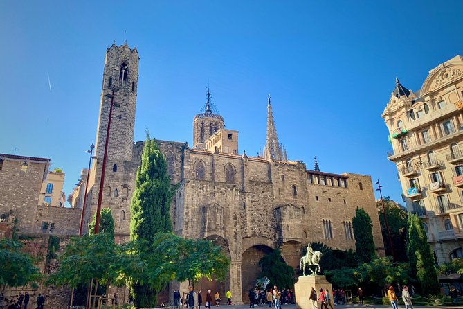 Ramblas, Old Town, Gothic and Gaudi Architecture Walking Tour - Who this tour suits best—and how to get the most out of it