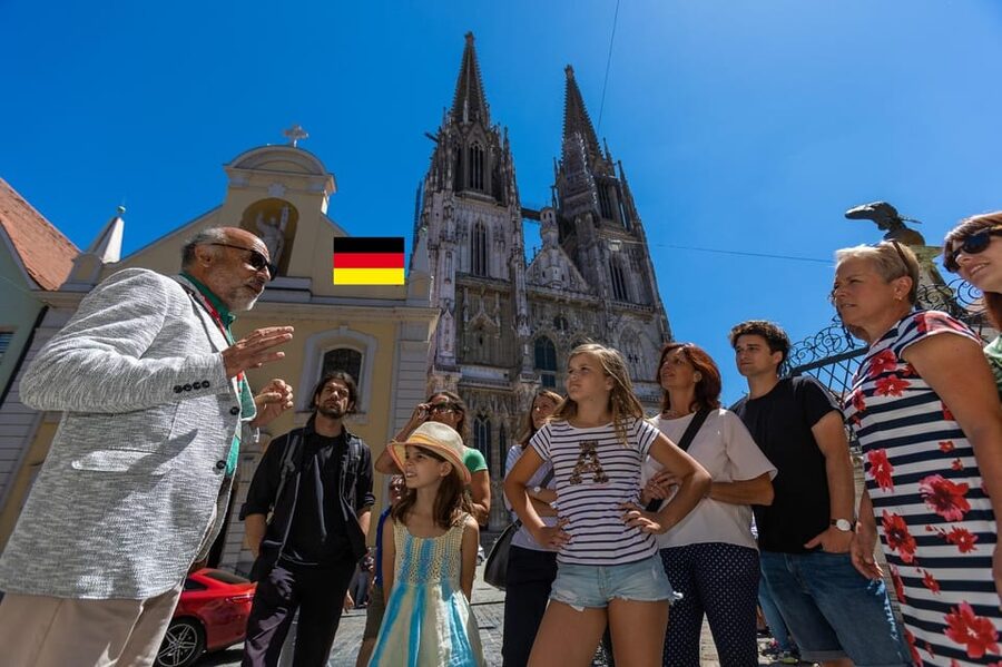Regensburg: Guided City Walking Tour of the Old Town - Regensburg Old Town in 90 minutes: a fast hit of UNESCO sights