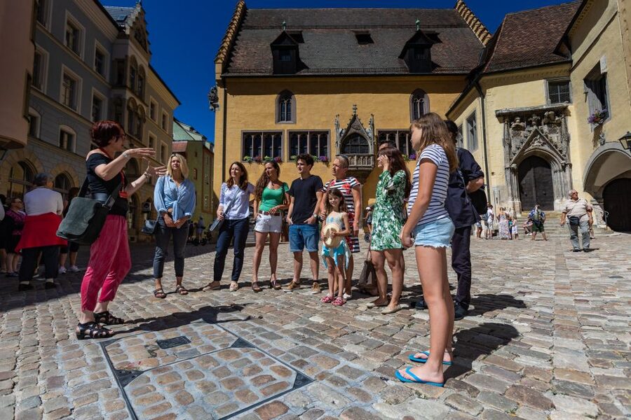 Regensburg: Guided City Walking Tour of the Old Town - Porta Praetoria exterior: the Roman gate you can actually spot