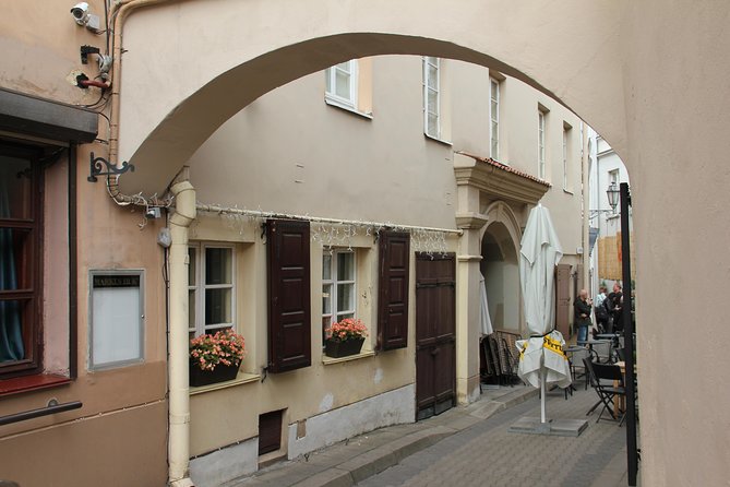 Regular walking tour of Jewish Vilnius - Vilna Gaon Monument: why scholars still shape Vilnius