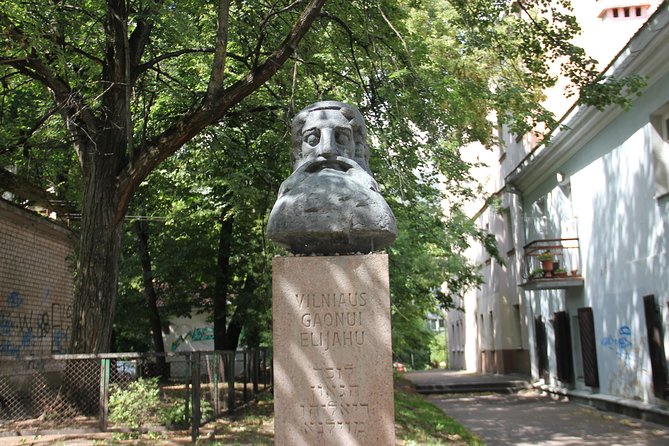 Regular walking tour of Jewish Vilnius - Žemaitijos gatvė: shop names in Yiddish and Polish (a rare kind of evidence)