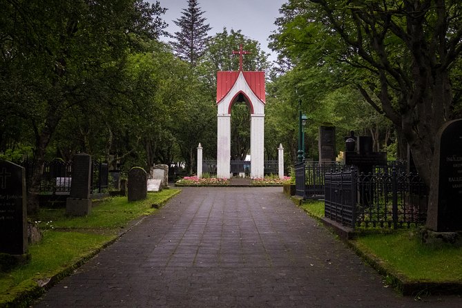 Reykjavik Folklore Walking Tour: Meet the Elves, Trolls & Ghosts of Iceland - Austurvöllur Square finale near Parliament