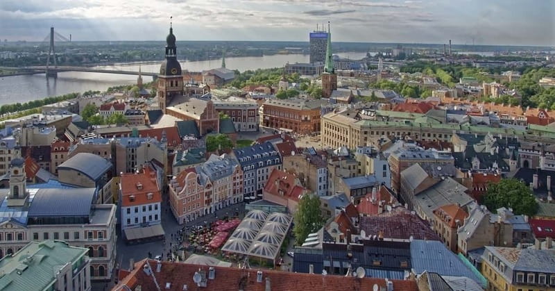 Riga: Guided Old Town Walking Tour - Art Nouveau in Riga: Spotting the Style Shift, Including the Cat House
