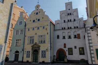 Riga Old Town walking tour - Stop 1: Riga Town Hall Square for the Fast “How Riga Got Here” Story
