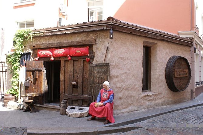 Riga Old Town Walking Tour in a Small Group - Where you start and end: Rātslaukums to Dome Square