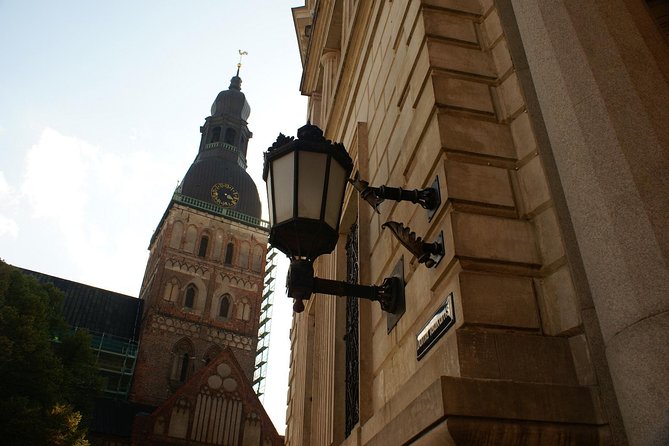 Riga Old Town Walking Tour in a Small Group - Walking the UNESCO medieval center: what you actually do for 90 minutes