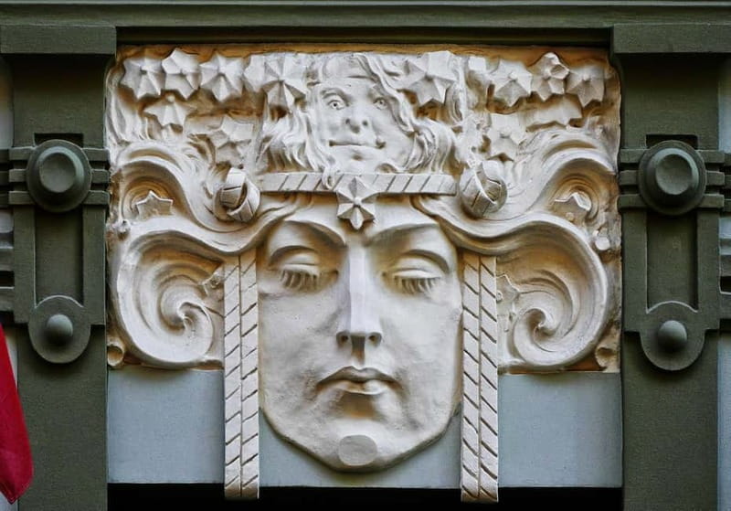 Riga: Old Town Walking Tour with Art Nouveau Highlights - The Three Brothers and Liv Square: the stop you’ll remember in photos