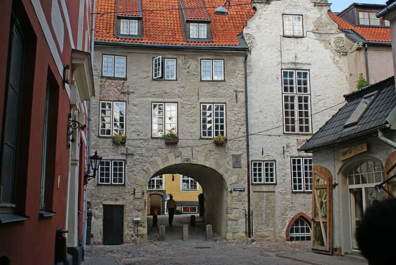 Riga: Old Town Walking Tour with Art Nouveau Highlights - Riga Cathedral and St. Jacob’s Church: tracing influence through power