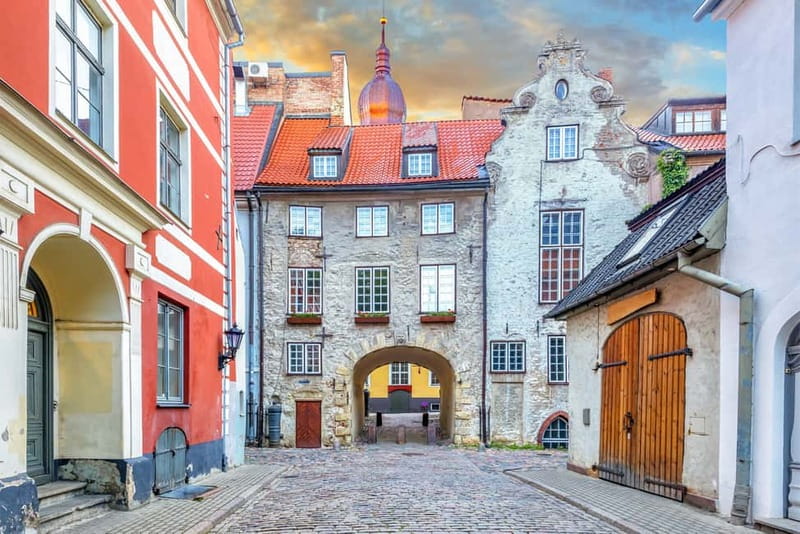 Riga: Private Walking Tour with a Local - Your “photo stop” and guided walk through Riga’s core