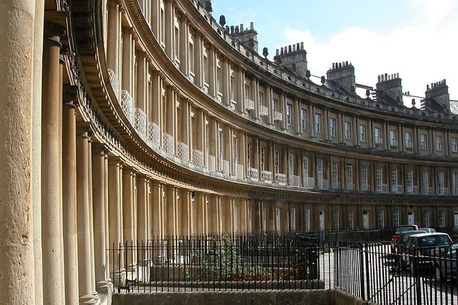 Roman Baths and Bath City Walking Tour - The walk begins with Roman context: Pulteney Bridge and Bath Abbey
