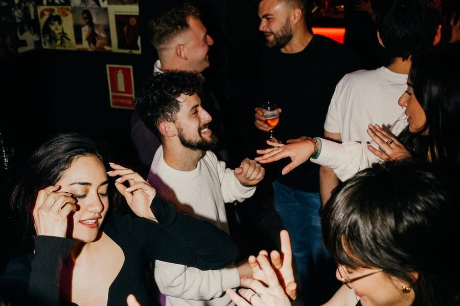 Rome: Forbidden History Walking Tour & Pub Crawl with Drinks - The walking portion: how 3 hours feels on your feet