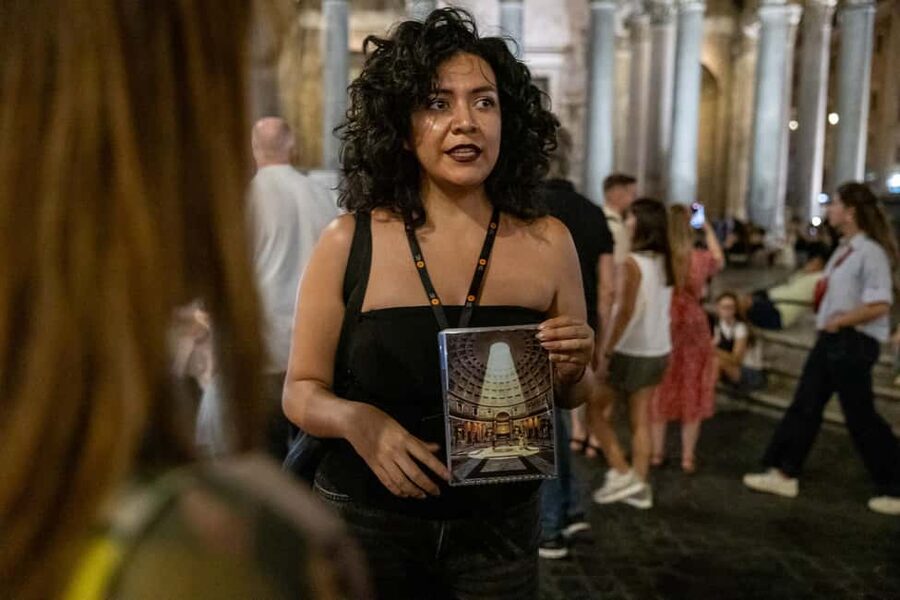 Rome: Moonlight Walking Tour – Free for Kids - Trevi Fountain at Night: Photos, the Coin Toss Legend, and a Real Pause