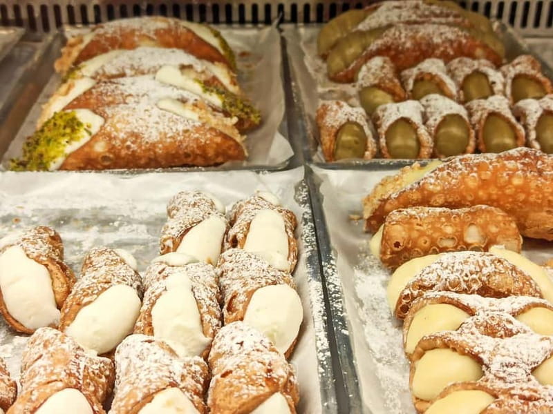 Rome: Trastevere Street Food Walking Tour with Local Expert - Piazza Trilussa and Ponte Sisto: the dome view break