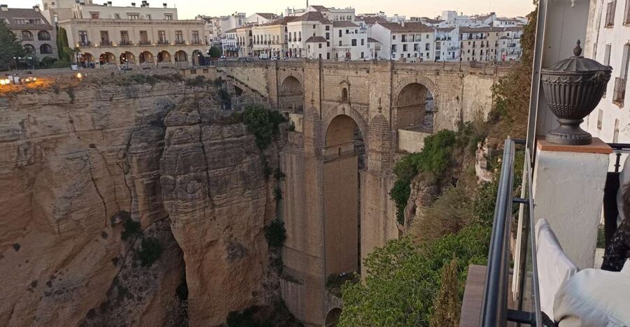 Ronda: Guided Walking Tour with English or Spanish Guide - Old Town Streets and the Famous Balcony: Learn the Town’s Layout