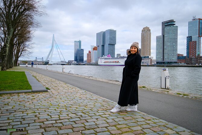 Rotterdam Walk: Hilights, Gems, Architecture & WWII | 2 or 3hrs - Square 1940 and the Destroyed City statue: history you can read at eye level