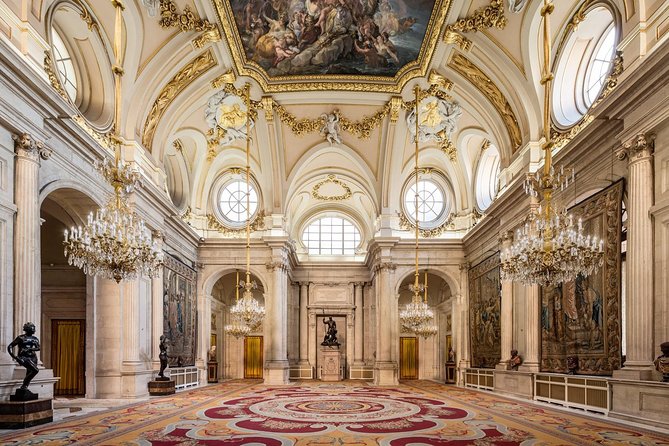Royal Palace Guided Tour Small Group with Tickets - Skip-the-line Royal Palace entry: what it changes for you