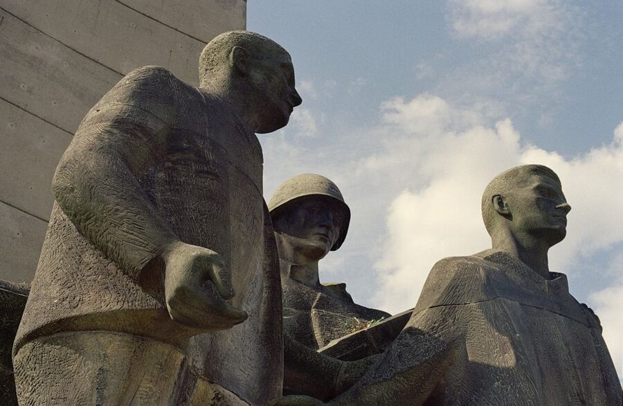 Sachsenhausen Memorial: Walking Tour from Berlin - The 3.5-hour walking tour: what you’ll actually see