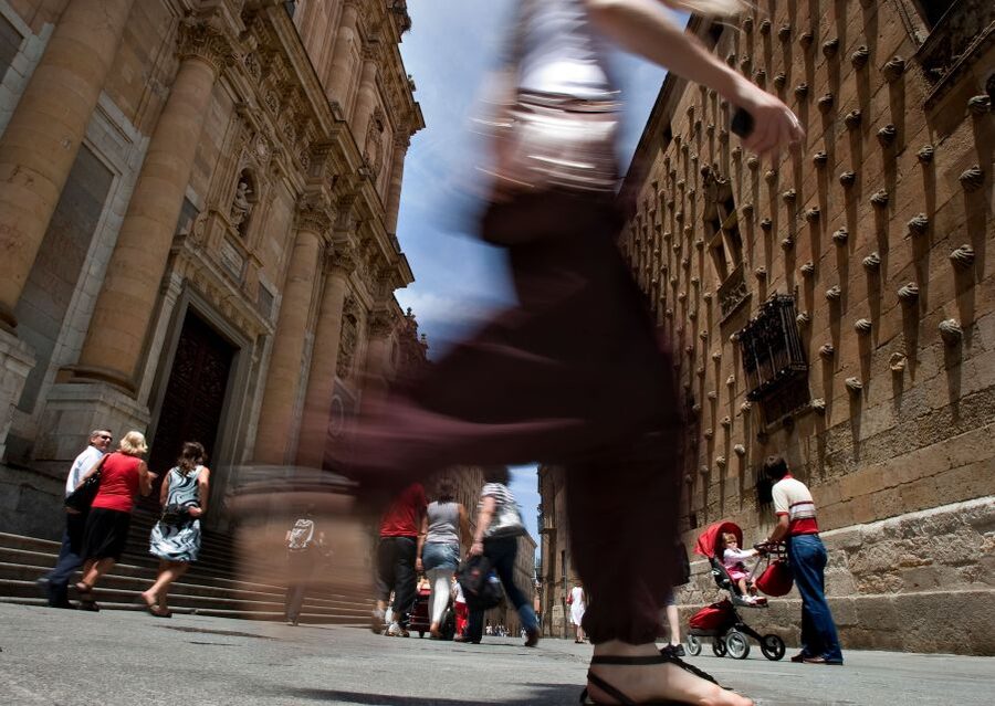 Salamanca Sightseeing Walking Tour with Local Guide. Spanish - Plaza Mayor: your simple launchpad for a UNESCO town