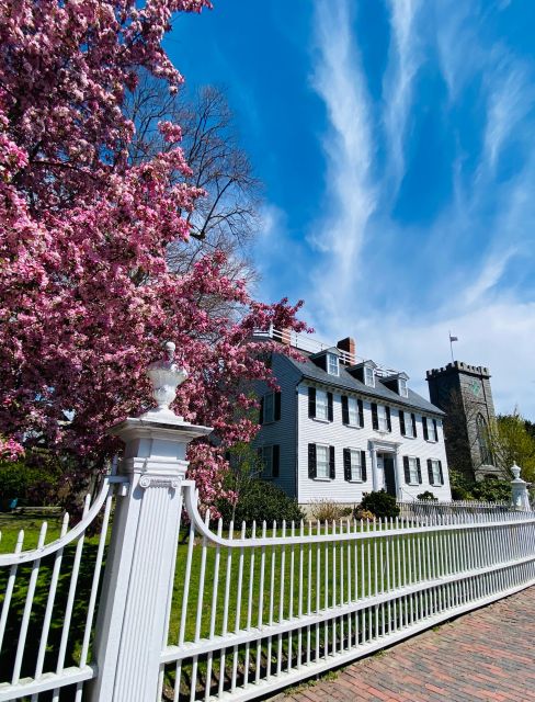 Salem, MA: History and Hauntings Guided Walking Tour - Guides who balance jokes, clarity, and group control