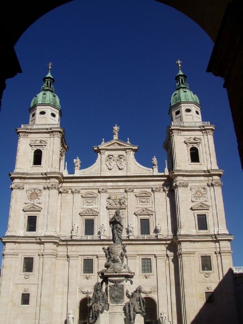 Salzburg 2.5-Hour Walking Tour: Mozart, Old Town & More - Schloss Mirabell to Makartplatz: starting where Salzburg’s power meets Mozart