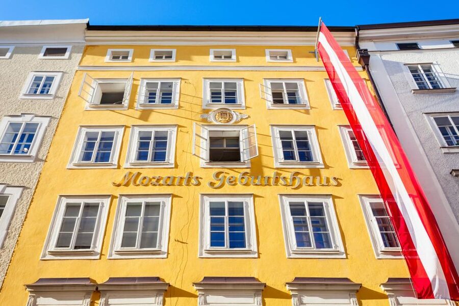 Salzburg: Old Town, Mozart, & Mirabell Gardens Walking Tour - Mozart’s Birthplace and the streets of Getreidegasse
