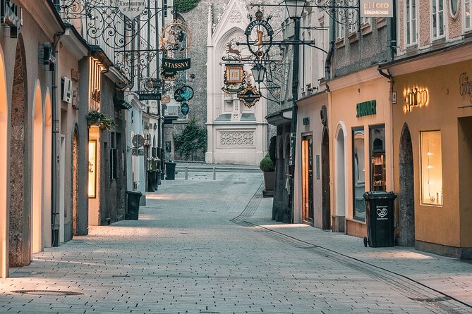 Salzburg Oldtown: Sightseeing Walking Tour with Licensed Local Guide - Wilhelm-Furtwängler-Garten: Monastery Gardens Meet Modern Life