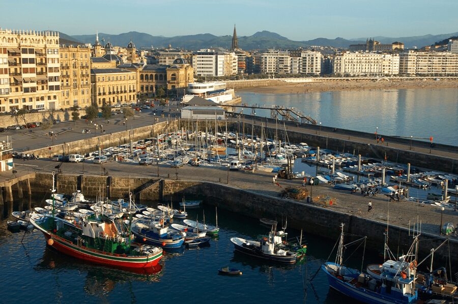 San Sebastian: Walking Tour with Pintxo and Drink - Lunch-Adjacent Taste Stop: What to Expect Without Overpromising