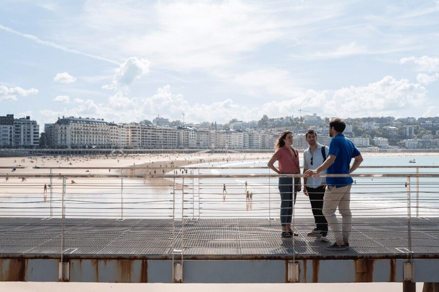 San Sebastian: Walking Tour with Pintxo and Drink - Boulevard to Belle Époque: City Hall, Cathedral, and the Maria Cristina Glow