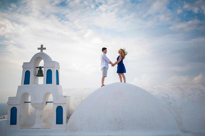 Santorini Walking Tour with a Personal Photographer - Oia in the Morning: Iconic White Buildings Without the Evening Chaos