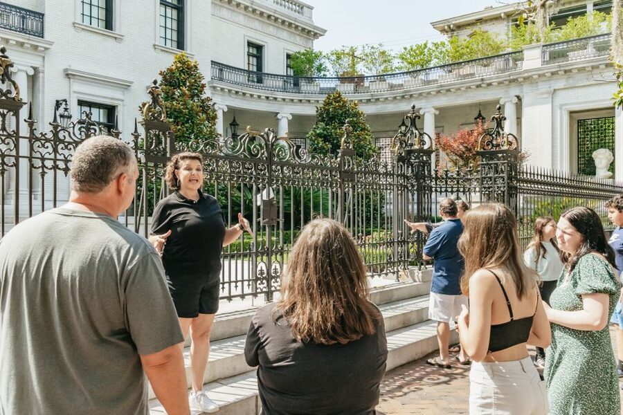 Savannah: Ghosts, Asylums, Voodoo, and Horror Walking Tour - Guides and the Storytelling Style: A Standout Example Is Nathan