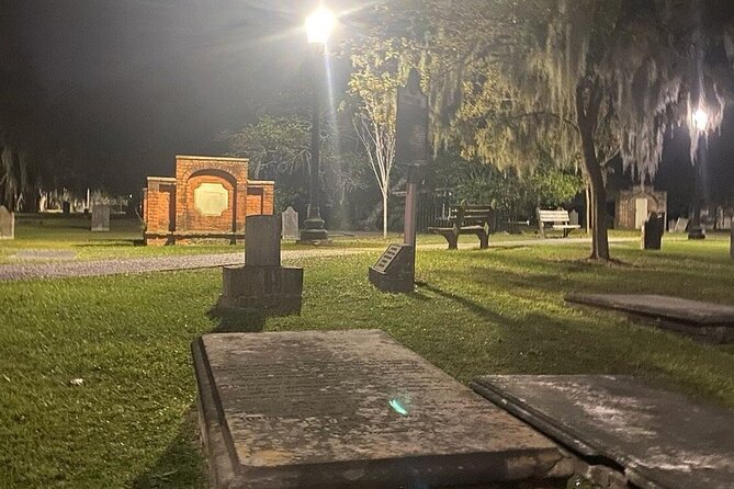 Savannah Haunted Pub Crawl Walking Tour - Stop 2: Factor’s Walk’s “between the city and the river” mood