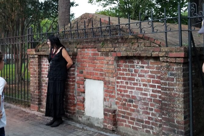 Savannah Haunted Pub Crawl Walking Tour - Stop 4: The Marshall House and the Civil War hospital story