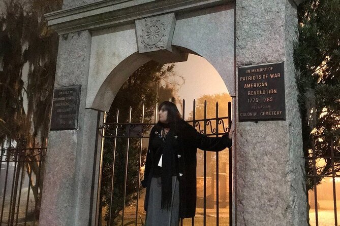 Savannah Haunted Pub Crawl Walking Tour - Stop 5: Colonial Park Cemetery stop (30 minutes, admission not included)