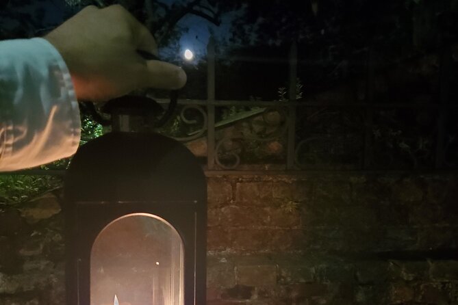 Savannah History and Haunts Candlelit Ghost Walking Tour - Who Should Book This Candlelit Ghost Walk